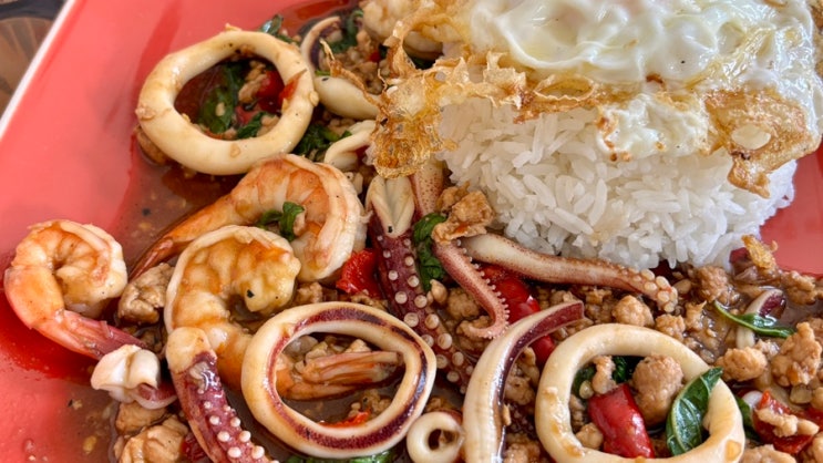  치앙마이 올드타운 팟카오무쌉 맛집 크루아 어이짜이