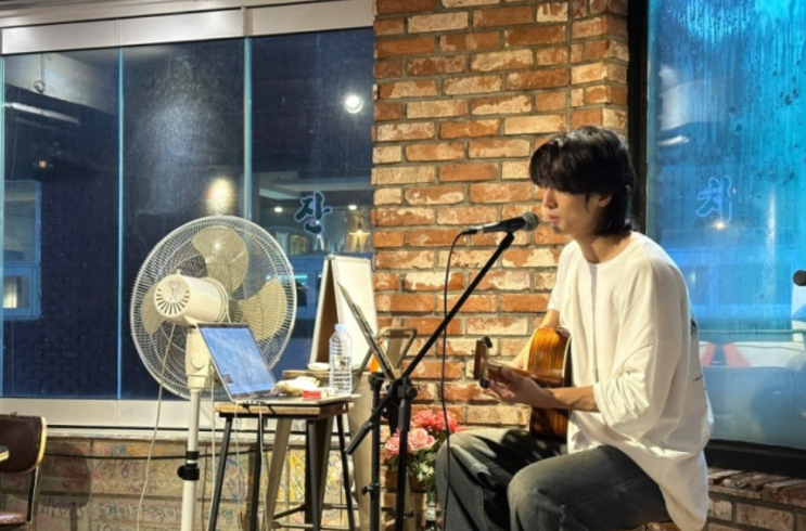  서울 크리스마스 데이트 맛집 : 실내에서 와인+음악은 완