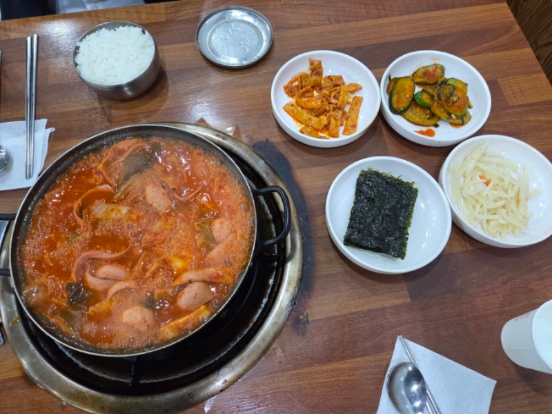 수원시청역 부근 한식 맛집 이은영모듬김치찌개 인계본점 후기