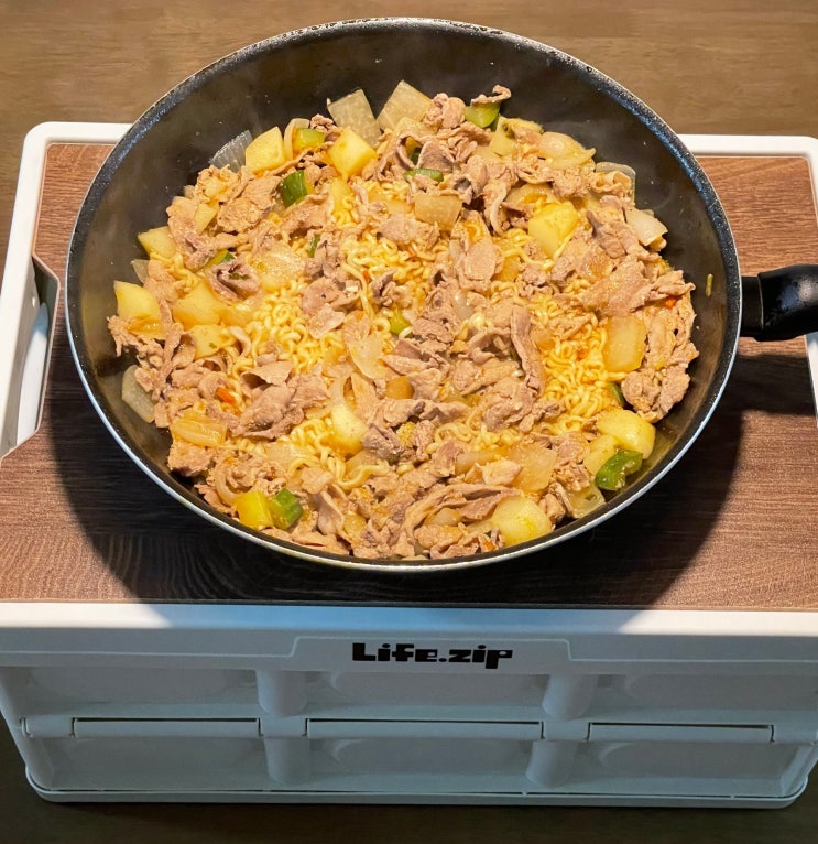  원팬 요리, 고기 라면! 캠핑가서 해먹기 좋아~