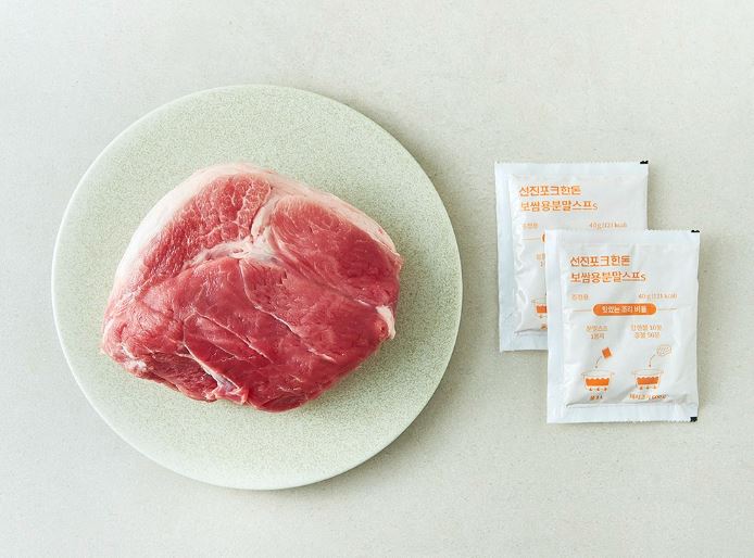 선진포크한돈 미박 뒷사태 수육용 600 g + 분말스프 세트 — 담백하고 쫀득한 수육, 집에서 손쉽게 완성!
