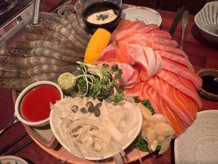  신선한 연어와 생새우가 있는 내 돈 내산 이자카야 맛집 그집뱃살 동래점