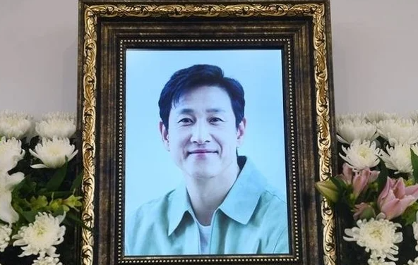 배우 <b>이선균 수사정보 유출</b>한 전직 경찰관, 징역 3년 구형... 