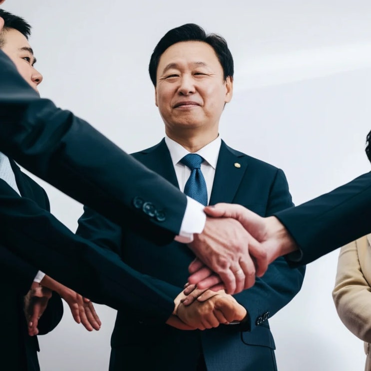 <b>김지형</b> 위원장: 사회적 대화 이끌 새 인물
