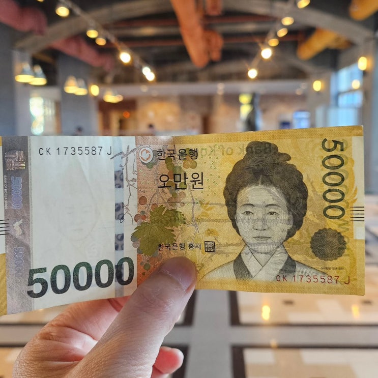  커피 한잔 5만 원, 이재용 회장이 건넨 것은?