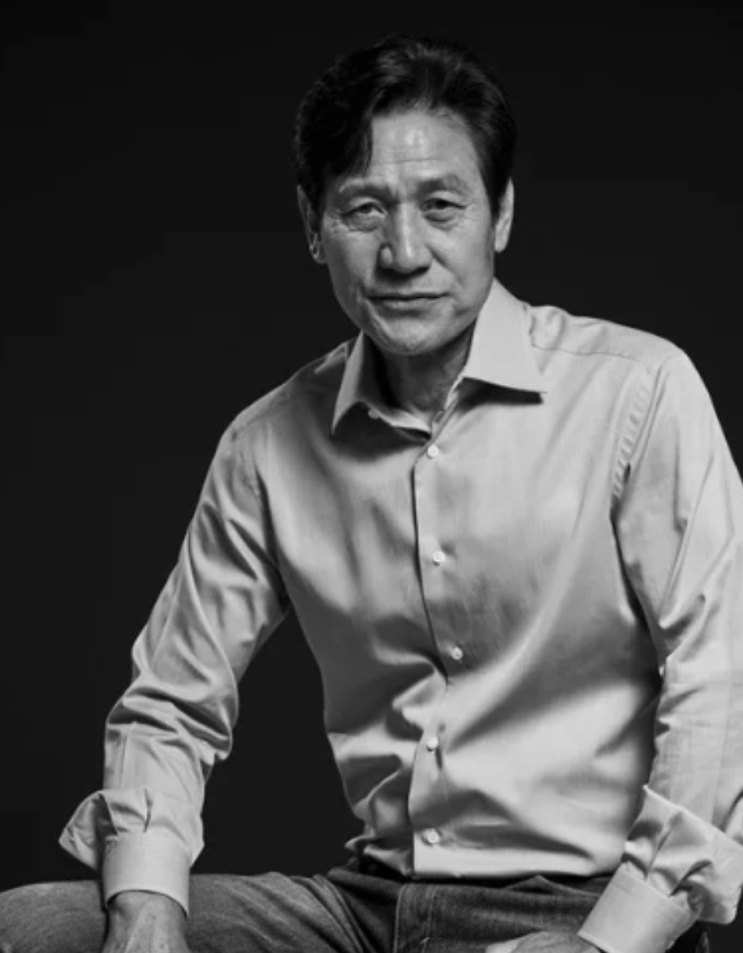 배우 <b>안성기</b>, <b>혈액암 투병 근황</b>…박중훈 “선배님 미소 보고... 