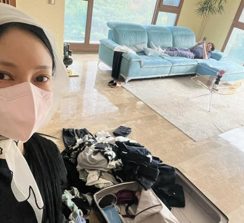 “유상무 아내 김연지, 캐리어 정리하며 폭로한 주말의 진실”
