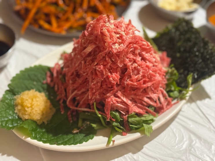  가로수길 맛집 ‘대봉집’ 차돌박이&눈꽃육회 메뉴 추천
