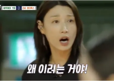 <b>김연경</b>, 답답한 <b>경기력</b>에 폭발..."1세트 범실만 10개? 왜 이러는... 