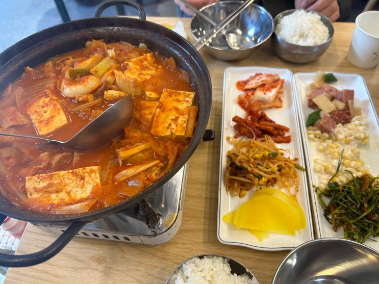  [안암역] 쌀쌀한 가을, 고려대학교 앞 직장인 점심 메뉴로 추천하는 김치짜글이 맛집 < 오성식당>