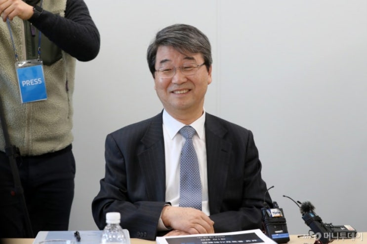 대통령, <b>정부 자산매각</b> 전면 <b>중단 지시</b>” / 곽종근 "윤석열... 