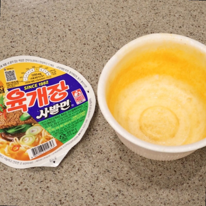 컵라면 용기 뚜껑 분리수거 재활용 버리는법
