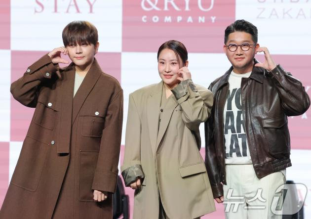 <b>어반자카파</b>, <b>수지</b>·이도현과 함께한 겨울 컴백…EP ‘스테이’... 