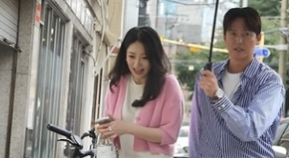   47세 이정진, 소개팅녀 위해 약물투혼?! ‘신랑수업’ 데이트 비하인드