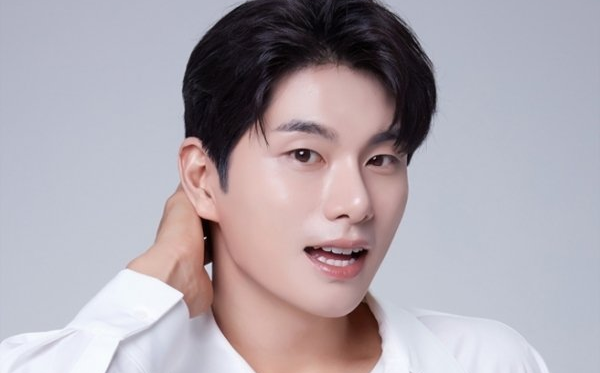 <b>이이경</b> 악성 <b>루머 유포자 고소</b>로 명예 회복 나선다