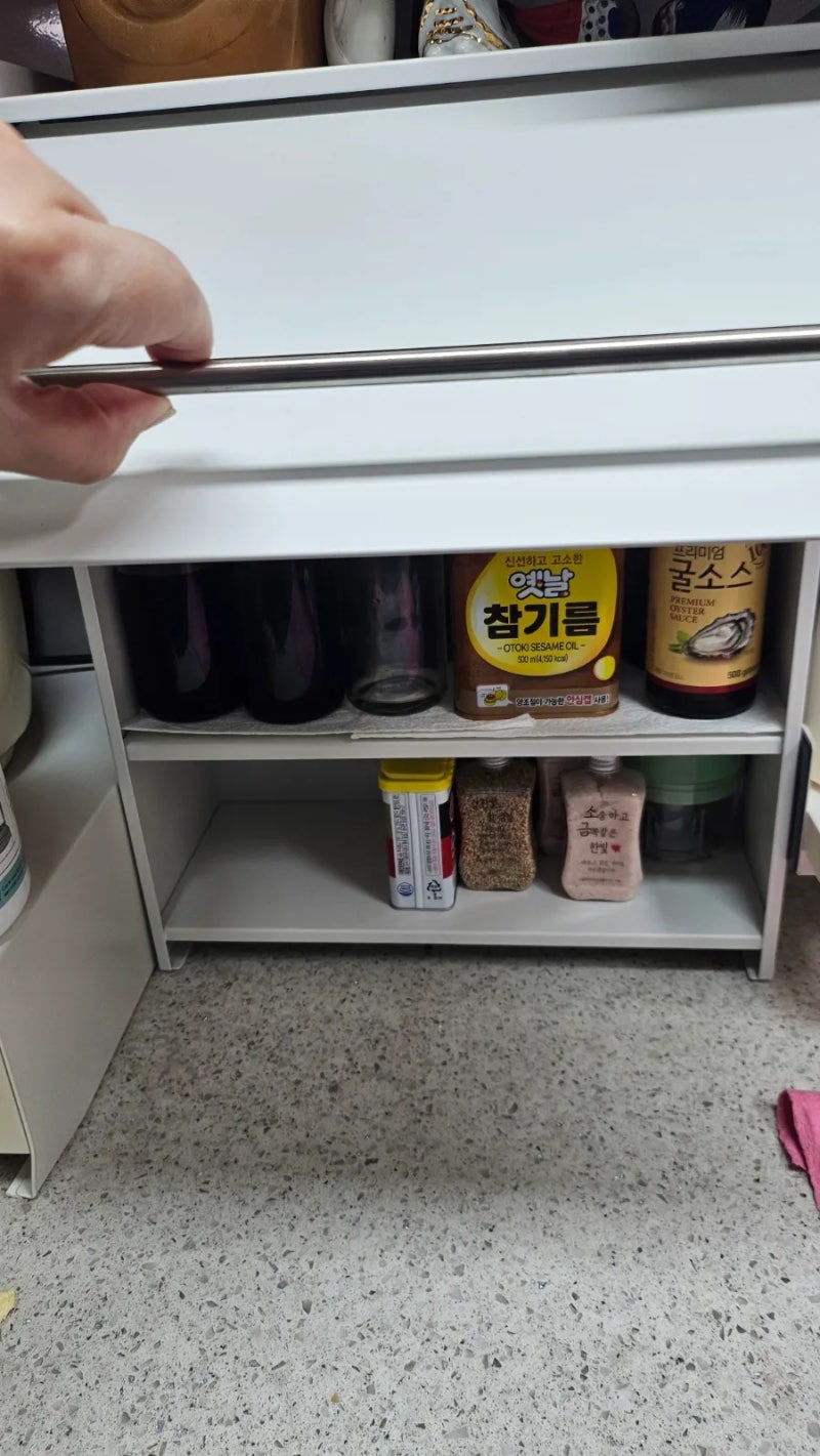주방 수납함 인테리어 양념통 슬라이딩 철제 정리대로 깔끔하거 정리해요