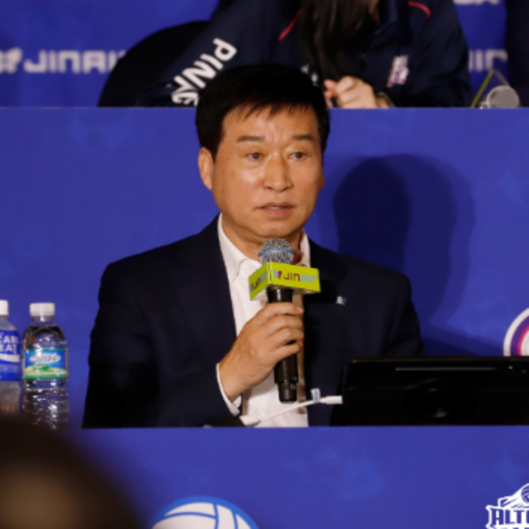  우승후보라더니..컵대회 우승팀 IBK기업은행 1라운드 최하위로 추락!! 김호철 감독님 어떻게 된거죠?? 이소영 선수는 돌아오는건가요?? 킨켈라 대신 아시아쿼터 세터를 알아보는게..