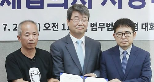 <b>김지형</b>, <b>경사노위 위원장</b> 임명: 새로운 사회적 대화의 시작