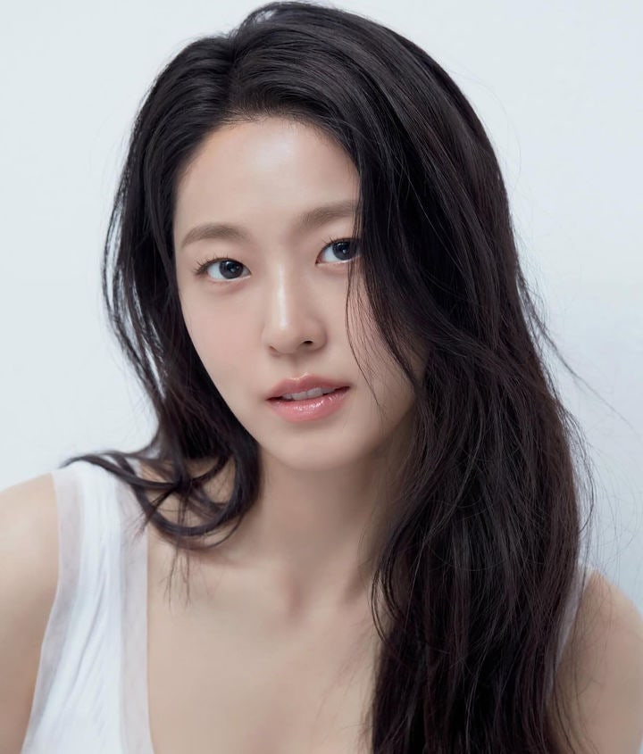 167cm AOA 설현, 흰 티 청바지 레전드 비주얼 근황! 넷플릭스 '천천히 강렬하게' 배역 분석