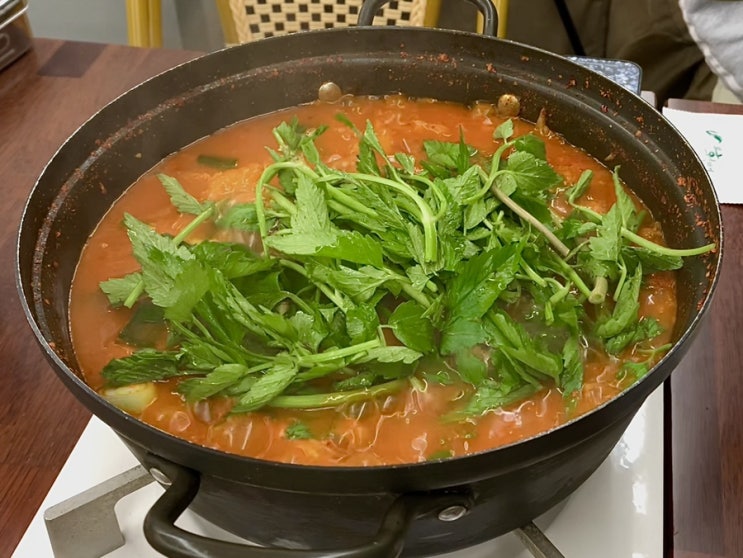  고양종합운동장 맛집 :: 훼미리부대찌개 일산필립점 :: 시원하고 맛있는 삼겹김치전골