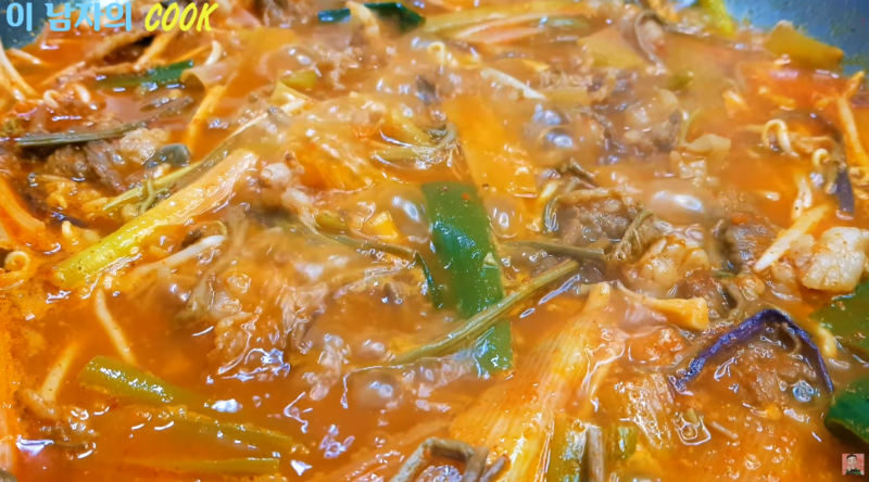 [집밥] 레시피 - 육개장 (대파,사골육수,숙주,버섯,고사리)(값싸고 빠르고 맛있게,이남자의cook....