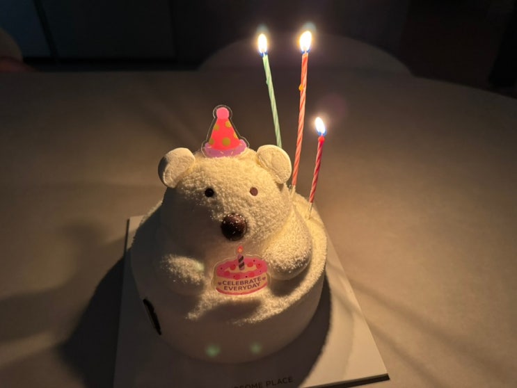  투썸플레이스 케익추천 투썸 해피데이베어 홀케익 귀엽고 맛있는 초코케익 생일케익 기념일케익으로 딱! 내돈내산 후기