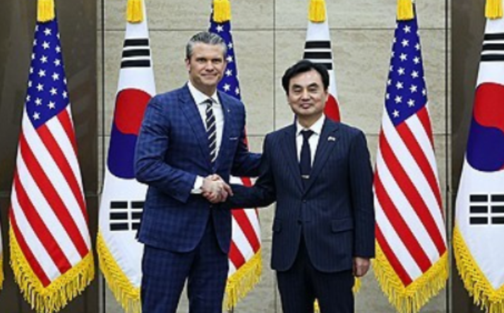 미 국방장관 "한국 <b>핵잠수함 도입</b>, 최선 다해 적극 지원할 것"