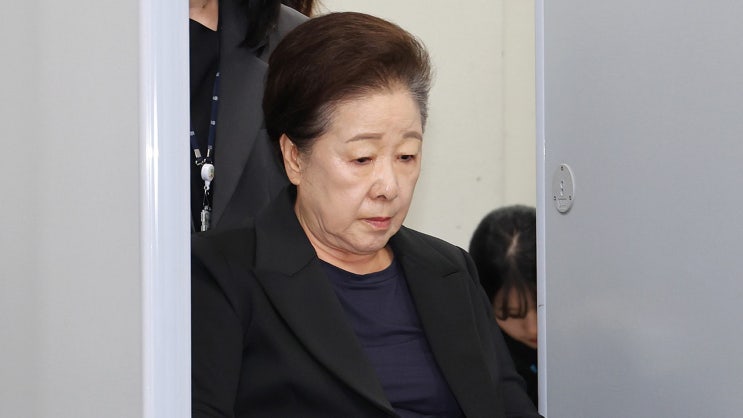 [시대유감] 헌정 질서의 붕괴 : '<b>한학자</b> 석방'은 권력에 굴종한... 
