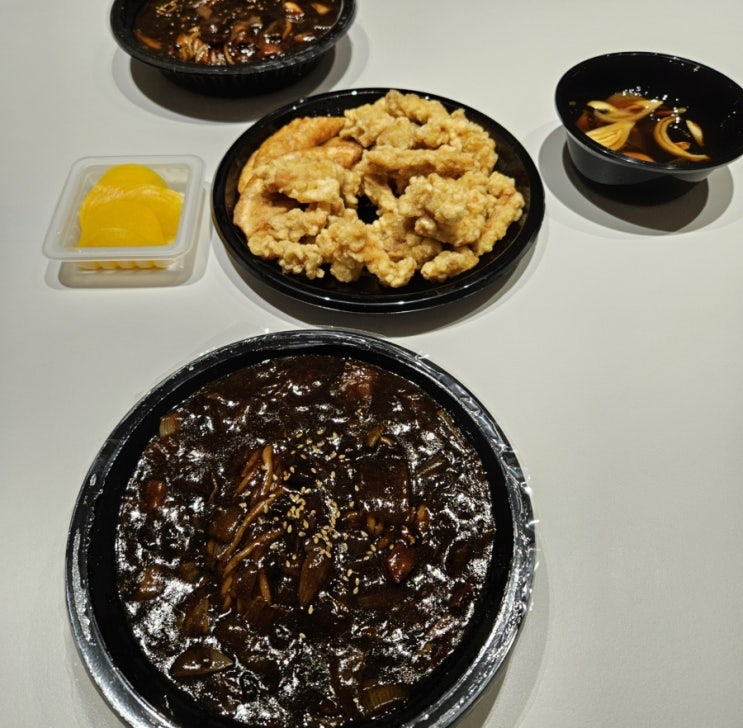  오랜만에 배달 음식 짜장면 탕수육