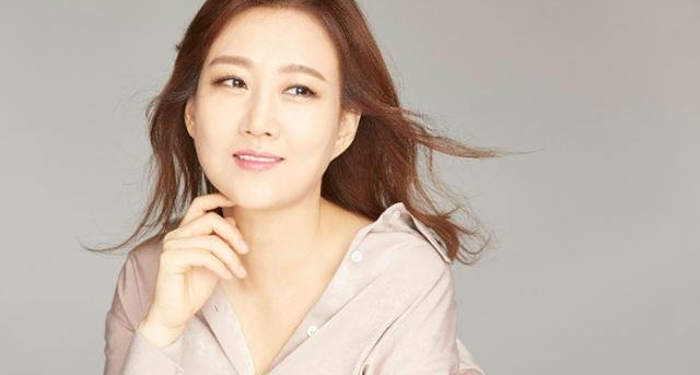 <b>장윤정</b>, 원인 불명의 피부 질환과 그 속마음