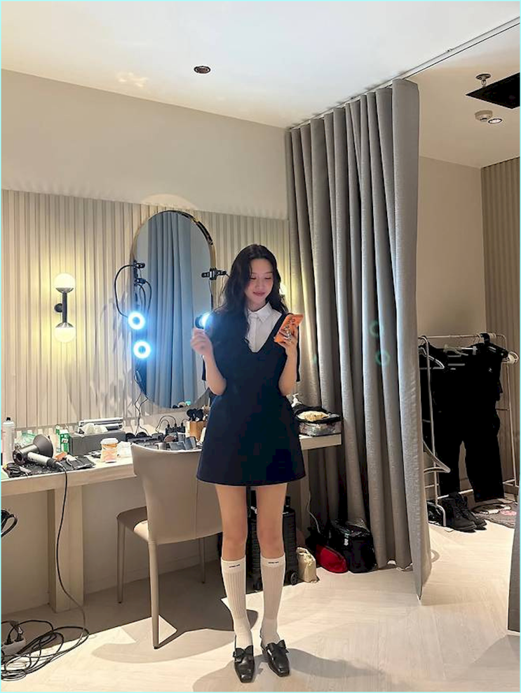  문가영의 프레피룩, 29살에 니삭스를 신는 이유에 대하여