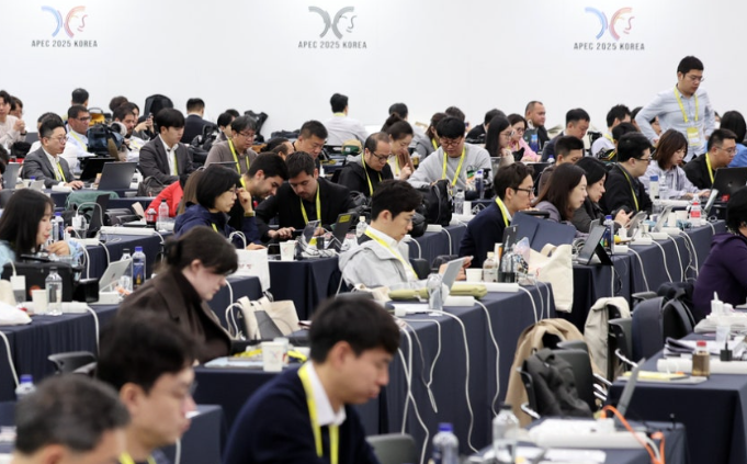   “해외순방 때보다 더 빡셌다” APEC 경주 4박5일, 취재진의 생생한 비하인드