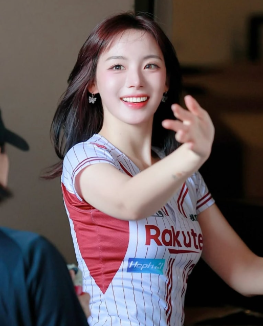대만 야구장 뒤집어놓은 ‘꿀벅지 여신’ 하지원, K-치어리더 클래스 인증했다!