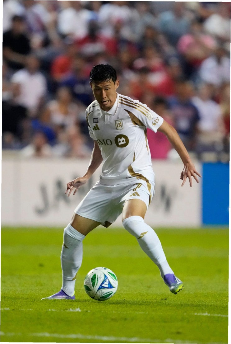 <b>손흥민</b>, <b>MLS 신인상</b> 놓쳤지만…LAFC에서의 눈부신 활약과... 
