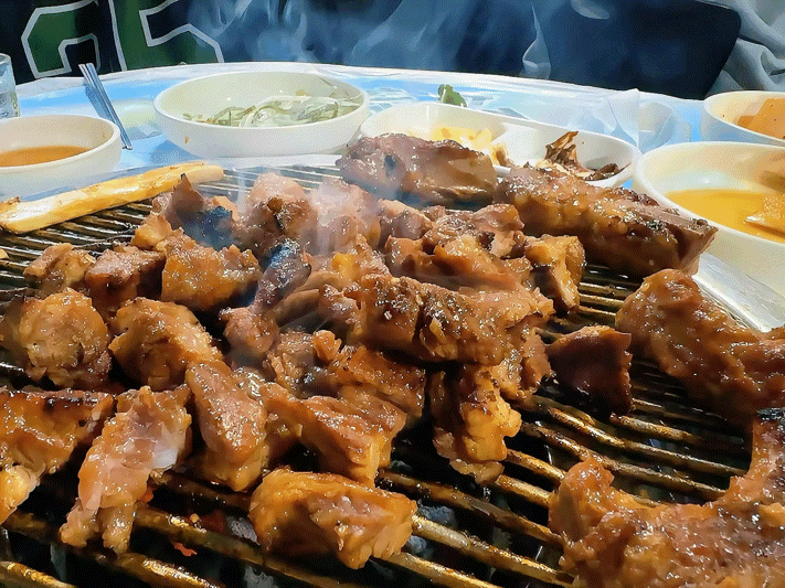  강릉 돈비촌 연탄불 돼지갈비 ㅣ 가을밤 야외테이블 후기