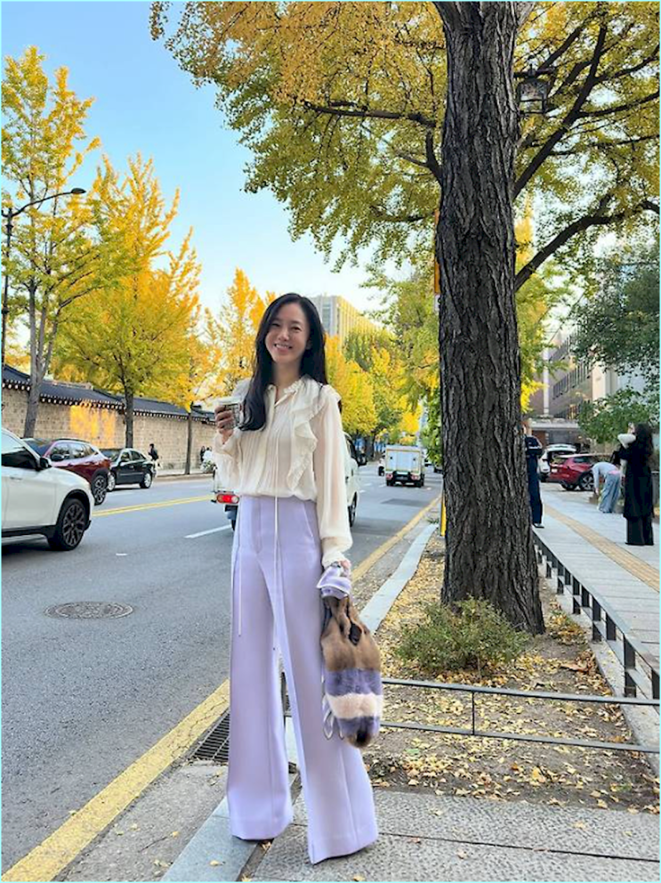  은행잎보다 고운 53세 박주미 패션, 파스텔룩의 나이 잊은 우아함 문법