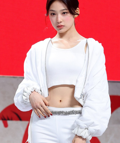 <b>베이비돈크라이</b> 글로벌 슈퍼... 두 번째 싱글 '<b>아이 돈트 케어</b>... 