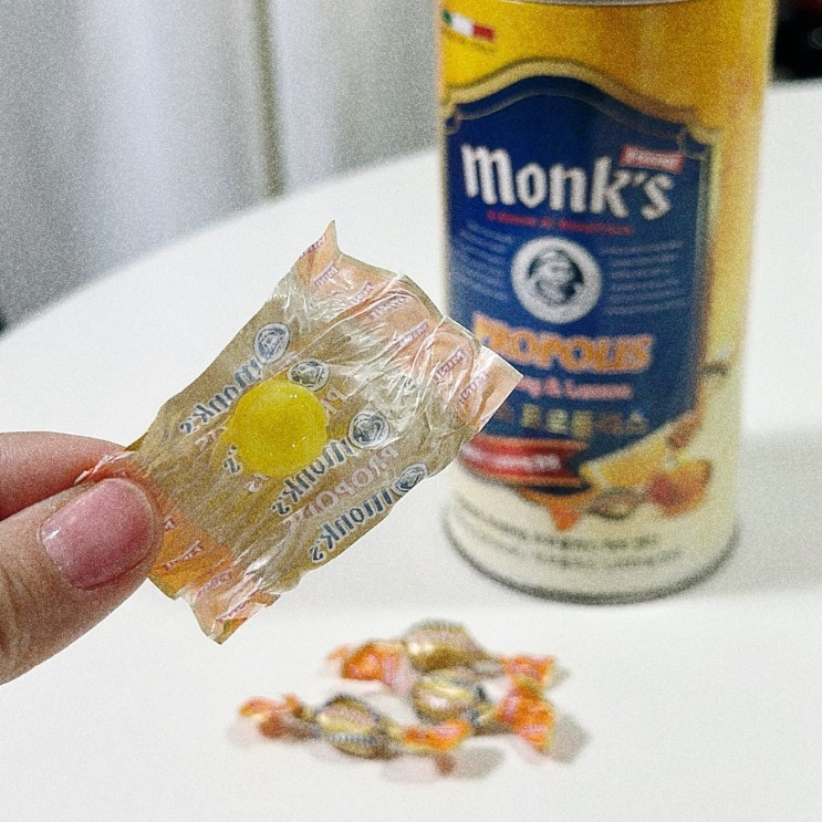  환절기나 미세먼지로 목이 칼칼할 때 사무실에서 졸릴 때 먹기 좋았던 몽스 프로폴리스 허브 캔디 리뷰.