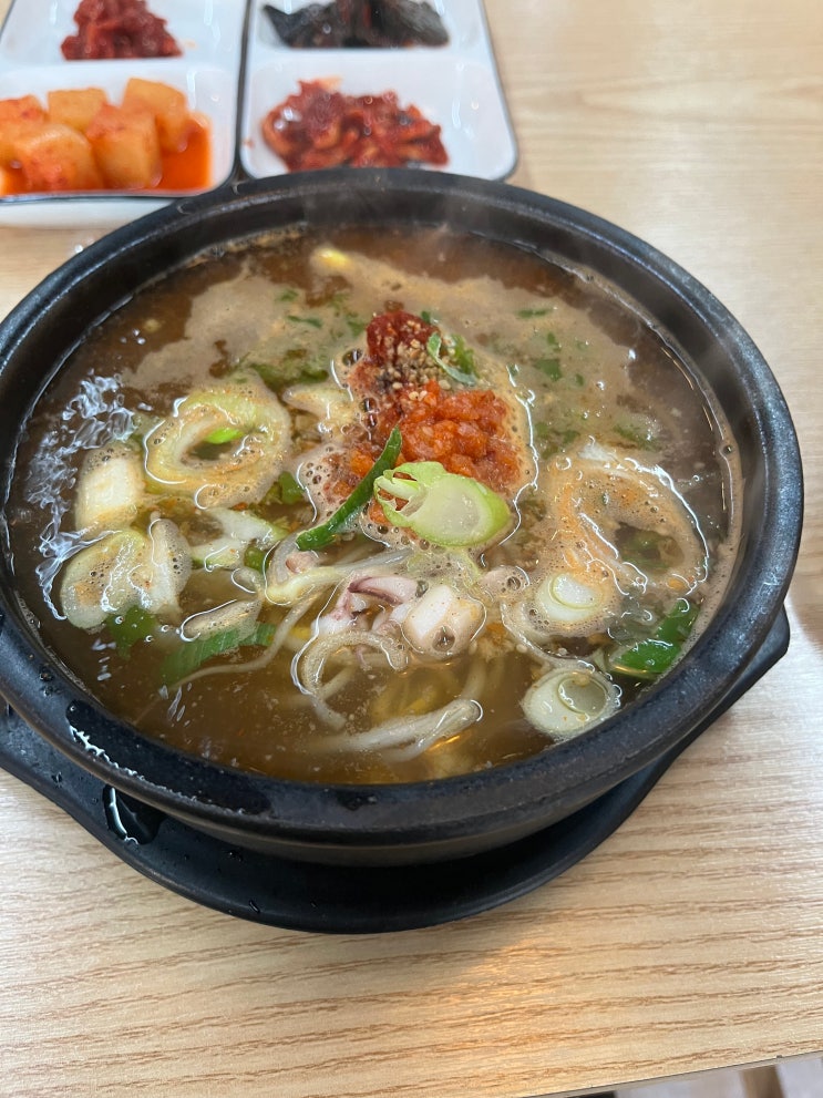  금천동 시루향기 콩나물국밥, 복합적인 국물의 맛.