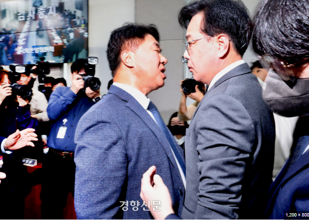 이기헌 의원 ‘<b>배치기</b> 사건’ 전말  국회가 왜 이래?