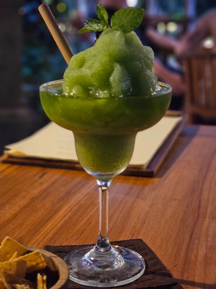  [발리/우붓] 분위기 좋은 우붓 칵테일바 술집 Lokal live bar Ubud