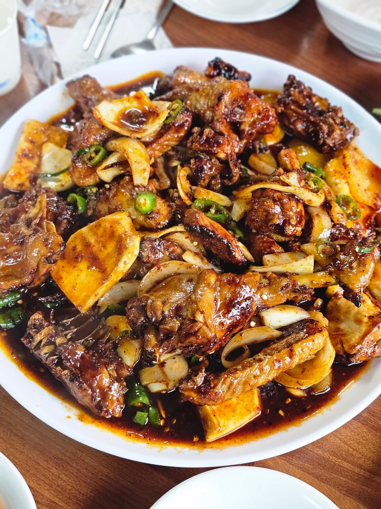  용연사 올라가는 길 가족 모임 하기 좋은 닭불고기 맛집 대구식당