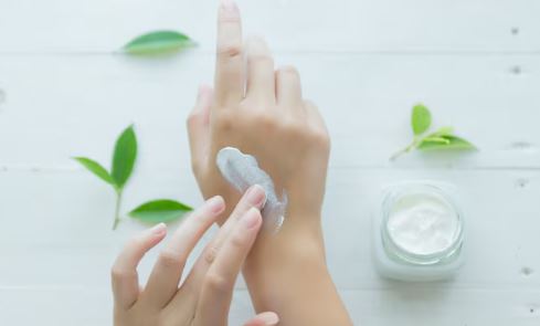  하루에 몇 번 핸드크림을 발라주면 달라지는 손의 변화