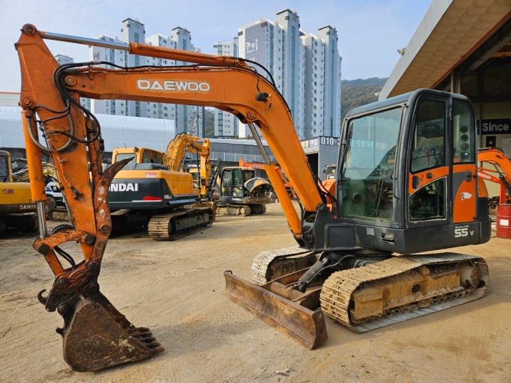  대우 두산 SL55VGP 2003년식 저가동 신형엔진교체 코끼리집게 솔라55VGP 02 중고굴삭기