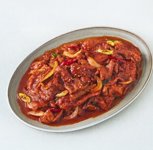  “오늘차림 한돈 고추장 제육볶음 – 진한 고추장 양념과 국내산 한돈으로 완성된 ‘밥도둑 제육’의 정석!”