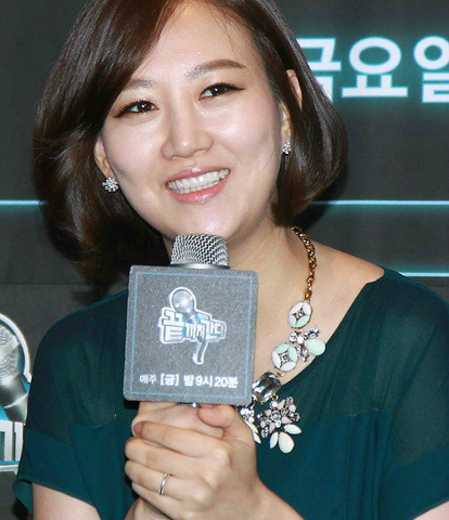 <b>장윤정 사망설</b>에 담담하게 대응…<b>가짜뉴스</b>의 그늘