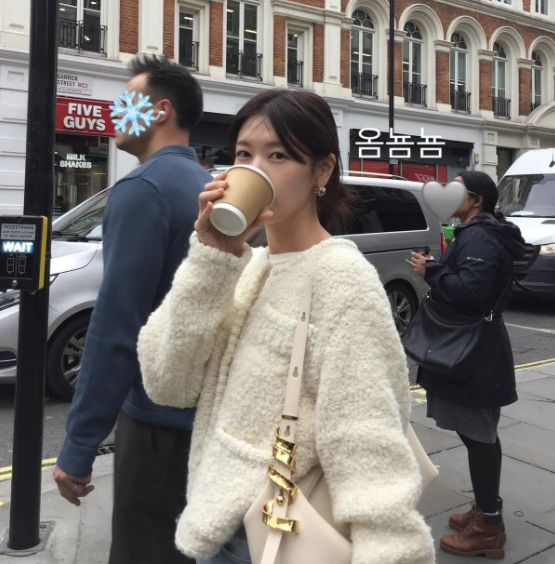   정소민, 머리 질끈 묶었을 뿐인데…여행지에서도 미모 폭발
