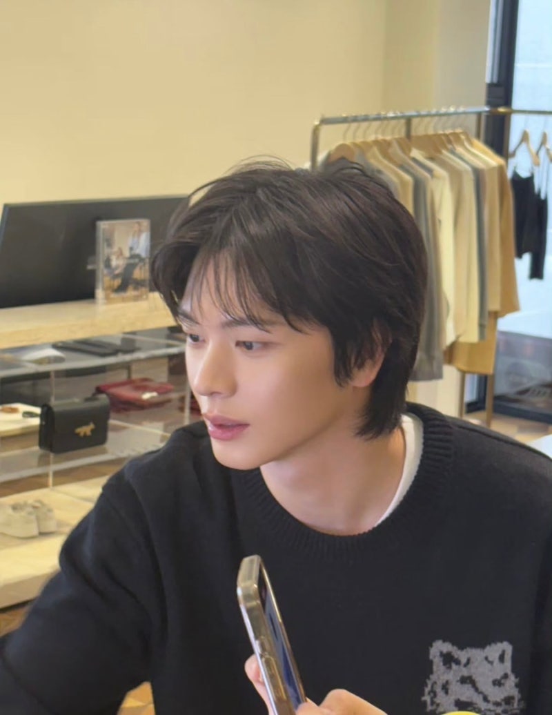 육성재 헤어스타일-리프컷