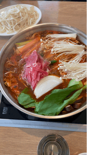 군산 칼국수 만두전골 맛집 “최종희부뚜막 3호점” / 모그로드 카페에서 오레오 아포카토 , 로투스크림라떼