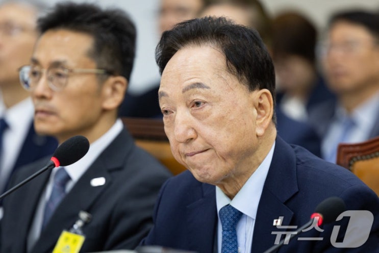 “새까만 사람들만 왔다?”…<b>인종차별 발언</b> 논란 끝, <b>김철수</b>... 